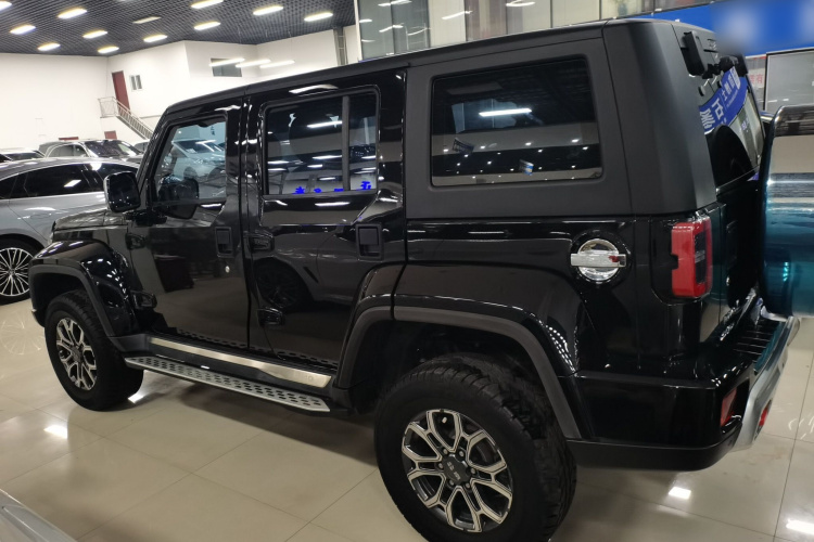 北京越野 北京BJ40 2020款 2.0T 自动四驱城市猎人版侠客型车身外观4