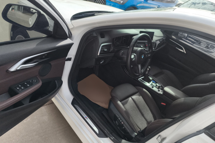 宝马1系 2019款 118i M运动套装中控内饰7003