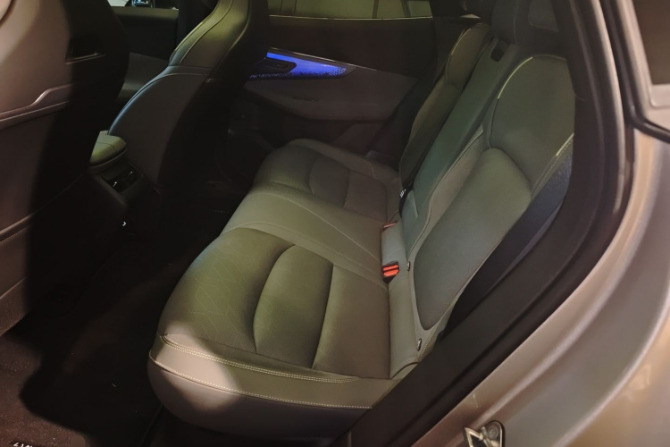 领克08 EM-P 2023款 220km 时间限量版中控内饰7004