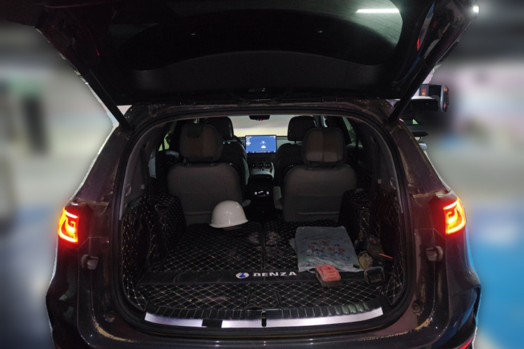 腾势N8 2023款 四驱超混旗舰六座版中控内饰23