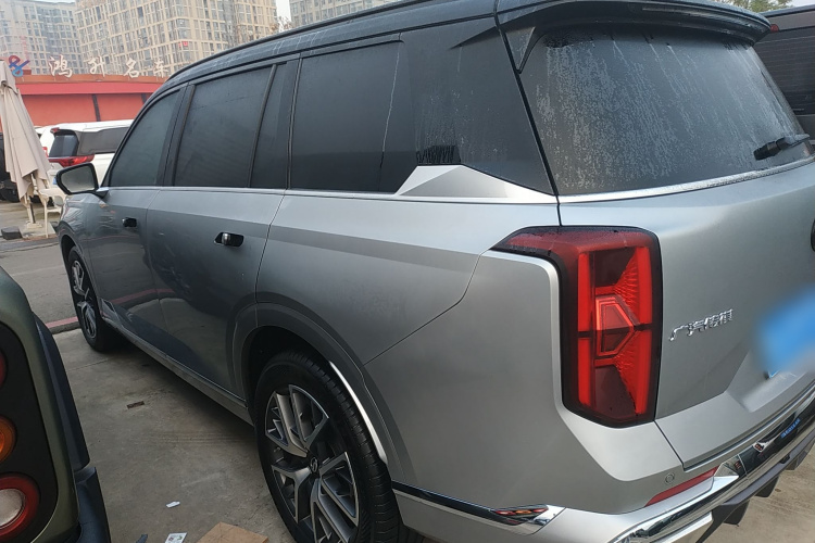 广汽传祺 传祺GS8 2024款 双擎系列 2.0TM 两驱尊贵版车身外观4