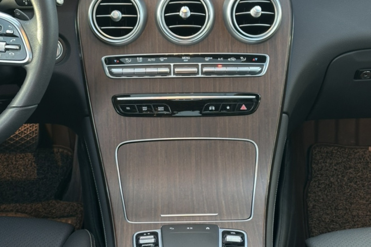 奔驰GLC 2020款 改款 GLC 300 L 4MATIC 豪华型中控内饰7011