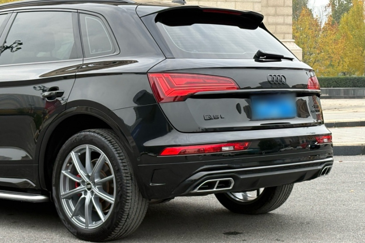 奥迪Q5L 2022款 45T 豪华动感型车身外观6006