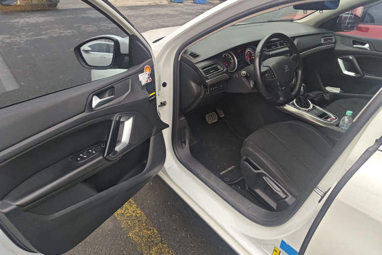 标致408 2014款 1.8L 自动豪华版中控内饰20