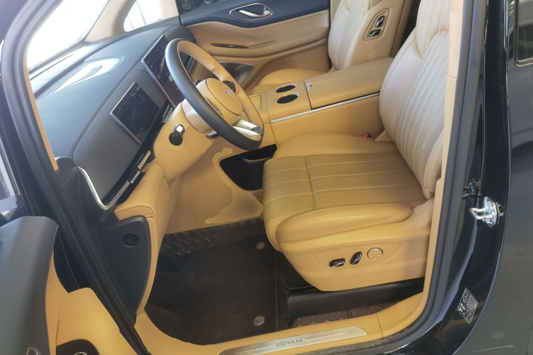 岚图汽车 岚图梦想家 2025款 PHEV 四驱旗舰乾崑版局部细节19