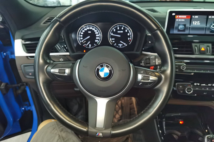 宝马X2 2020款 sDrive25i 领先型M运动套装中控内饰13