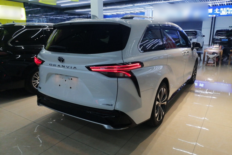 丰田 格瑞维亚 2022款 2.5L混动 旗舰版车身外观7