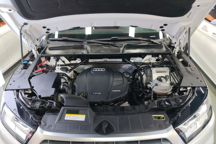 奥迪Q5L 2018款 40 TFSI 荣享时尚型 国V机舱底盘24