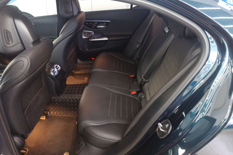 奔驰C级 2023款 C 260 L 皓夜运动版中控内饰21