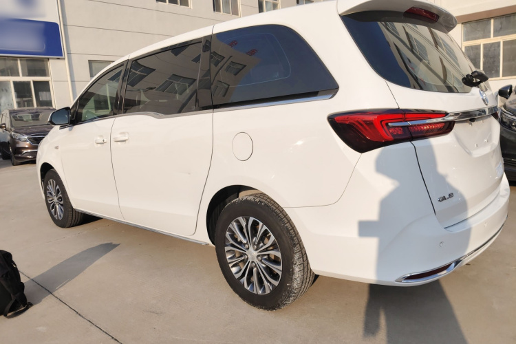 别克GL8 2023款 陆上公务舱 舒适型车身外观4