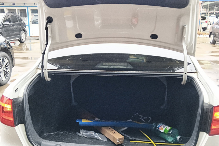 大众 朗逸 2013款 改款经典 1.6L 手动舒适版机舱底盘23