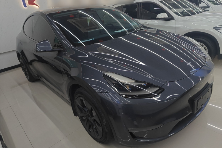 特斯拉 Model Y 2021款 标准续航后驱版车身外观3