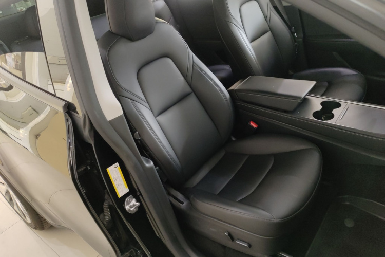 特斯拉 Model Y 2021款 长续航全轮驱动版 3D7局部细节41