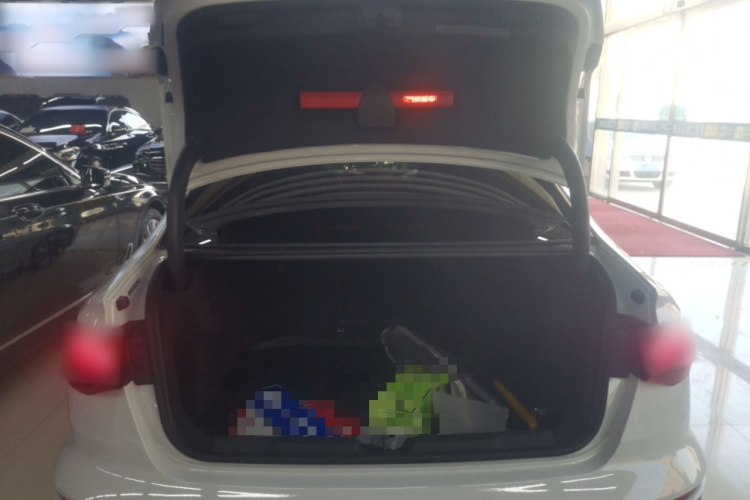 奥迪A3 2024款 A3L Limousine 35 TFSI 时尚运动型机舱底盘23