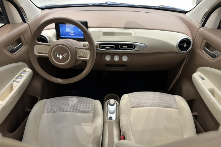 五菱汽车 宏光MINIEV 2025款 四门版 进阶款中控内饰7004