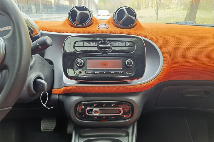 smart forfour 2016款 1.0L 52千瓦激情版局部细节16