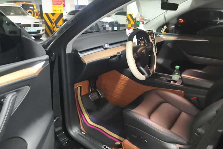 特斯拉 Model Y 2021款 标准续航后驱版中控内饰20