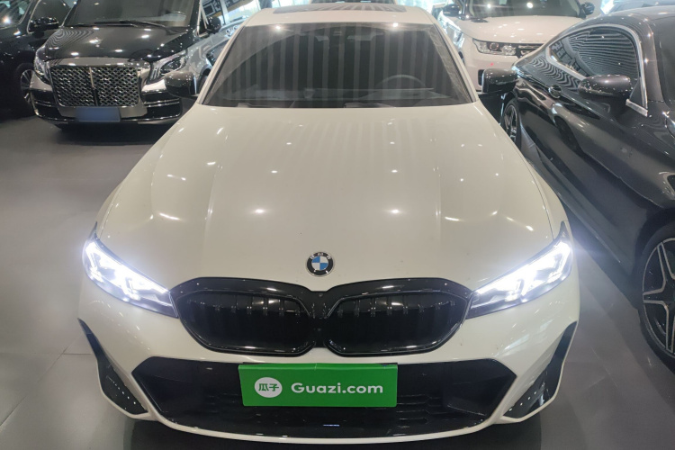 宝马3系 2025款 330i M运动曜夜套装车身外观6001