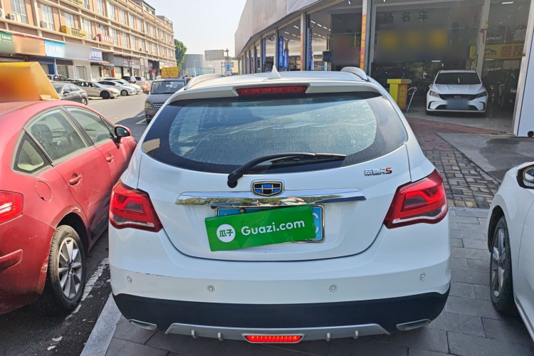 吉利汽车 帝豪 2017款 两厢RS百万款 1.5L 手动向上版车身外观6