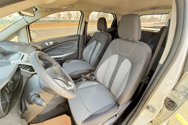 福特 翼搏 2013款 1.5L 手动风尚型局部细节19