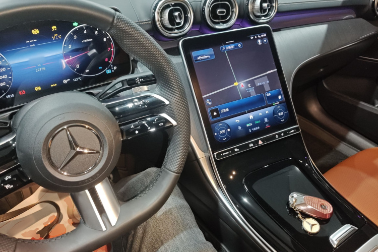 奔驰C级 2023款 改款二 C 260 L 运动版中控内饰7002