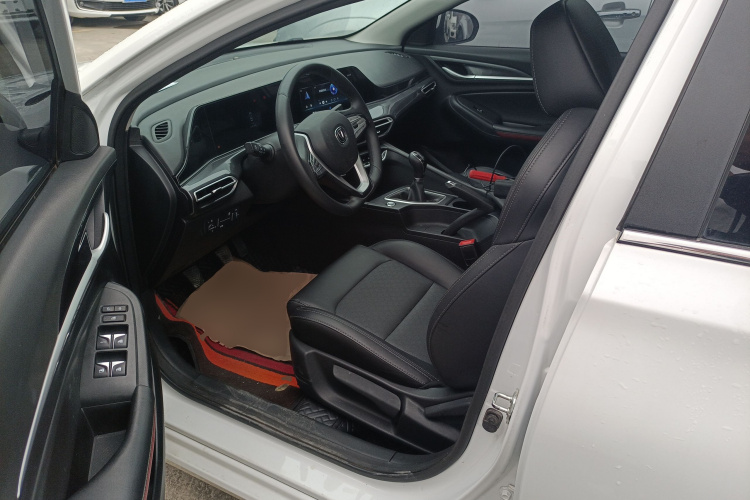 长安 逸动 2020款 PLUS 1.6L GDI 手动豪华型局部细节19