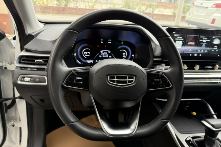 吉利汽车 帝豪 2022款 第4代 1.5L CVT精英型中控内饰7003