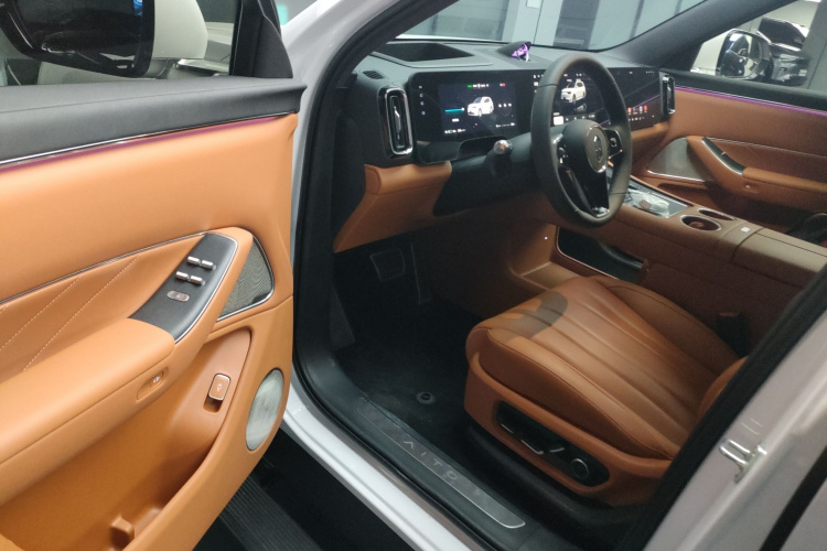 鸿蒙智行 问界M8 2025款 纯电 Max+ 六座四驱版中控内饰20