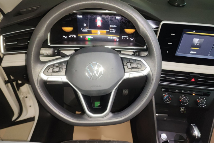 大众 途观L 2022款 330TSI 自动两驱舒享版中控内饰13