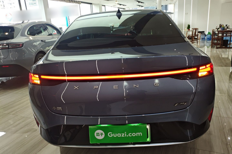 小鹏P5 2022款 460E+车身外观6