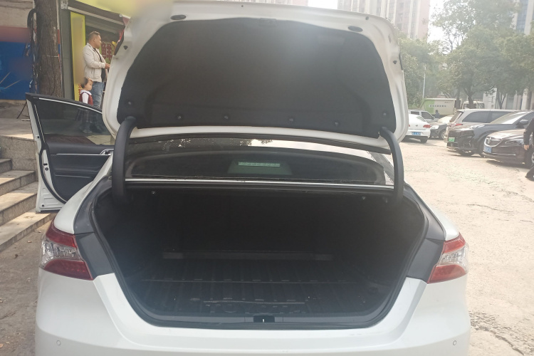 丰田 凯美瑞 2019款 2.5G 豪华版 国VI机舱底盘23