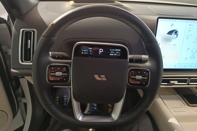 理想汽车 理想L9 2025款 Ultra 智能焕新版中控内饰13