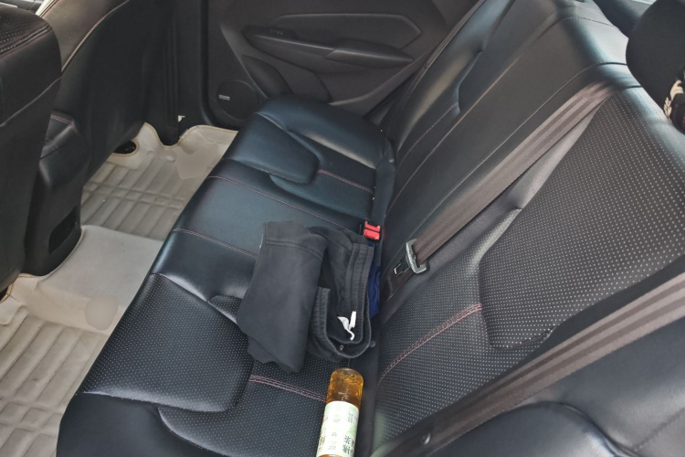 奇瑞 艾瑞泽5 2016款 1.5L 手动领潮版中控内饰21