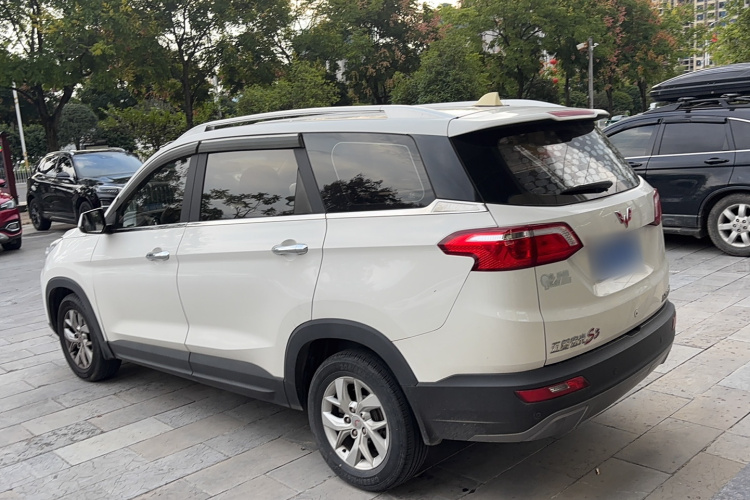 五菱汽车 五菱宏光S3 2018款 1.5L 手动豪华型 国V车身外观6005