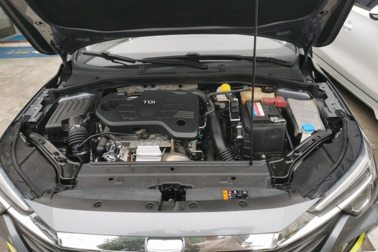 荣威i6 MAX 2020款 300TGI 自动爽酷版机舱底盘24