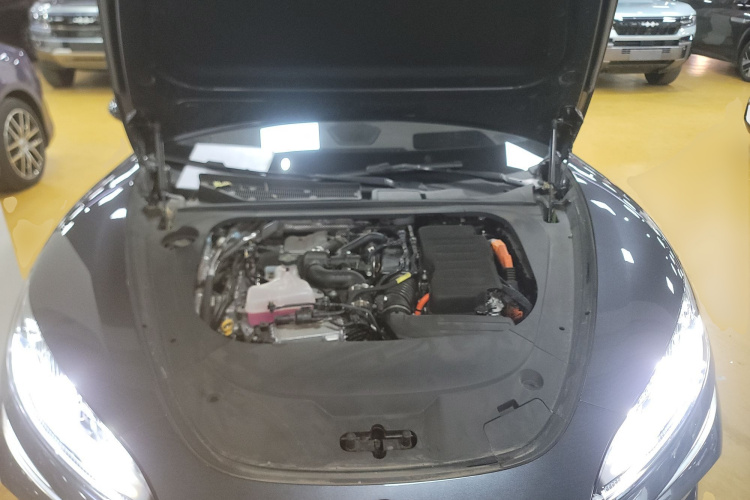 腾势Z9 2024款 1100km 四驱Ultra版机舱底盘24