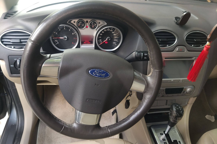 福特 福克斯 2013款 两厢经典 1.8L 自动时尚型局部细节13