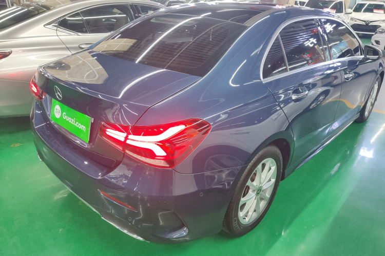 奔驰A级 2019款 A 200 L 运动轿车车身外观7