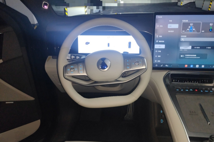 腾势N8L 2025款 旗舰型中控内饰13