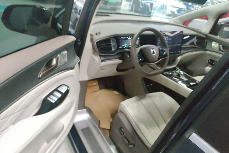 腾势D9 2022款 DM-i 970 四驱旗舰型中控内饰7003