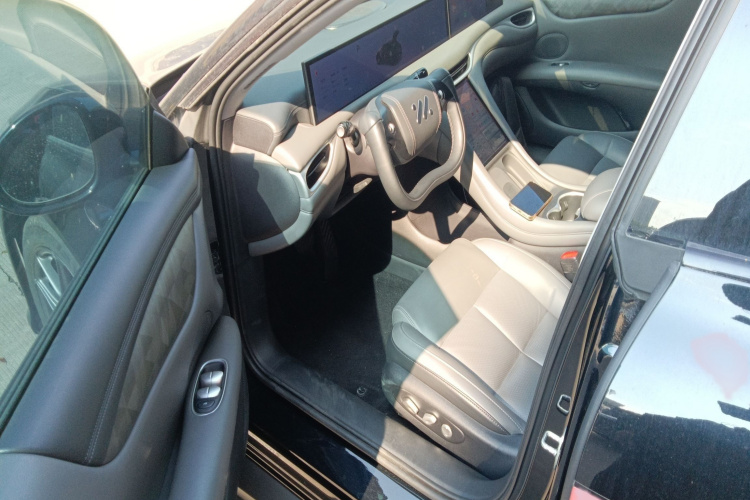 智己汽车 智己L6 2024款 Max 超强性能版中控内饰7003