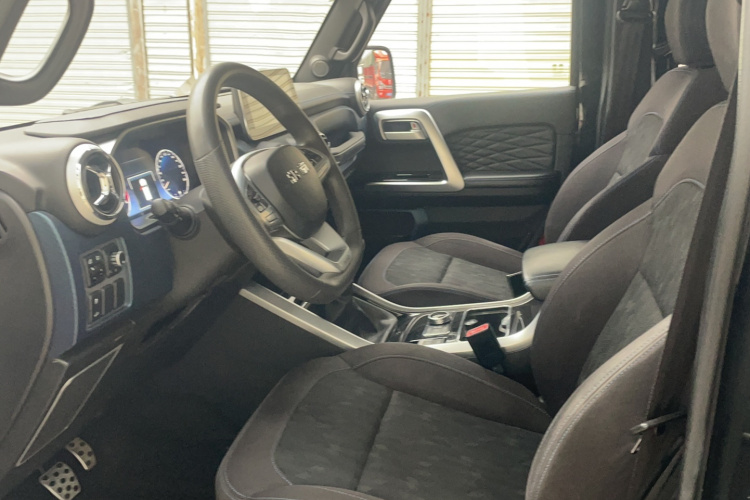 北京BJ40 2018款 2.0T 手动柴油四驱尊贵版中控内饰7001