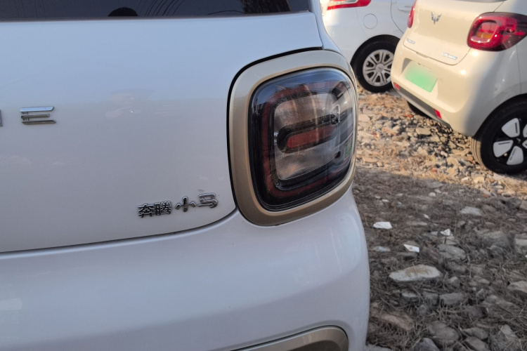 奔腾小马 2025款 222km 灵动马车身外观6006