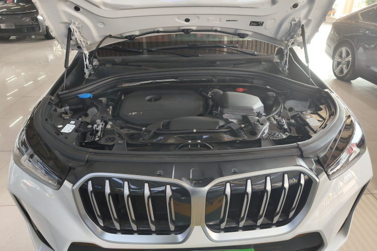 宝马X1 2023款 sDrive25Li M运动套装机舱底盘24