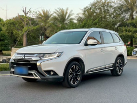 三菱 欧蓝德 2020款 2.0L 两驱畅享版 7座