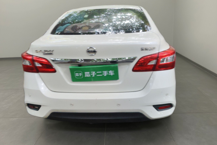 日产 轩逸 2019款 经典 1.6XE 手动舒适版车身外观6