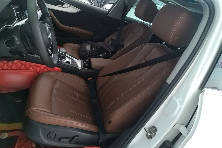 奥迪A4L 2020款 40 TFSI 豪华致雅型中控内饰19