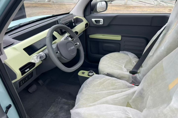 吉利银河 2024款 熊猫mini 200km 耐力熊中控内饰7002