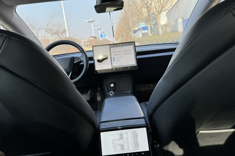 特斯拉 Model 3 2023款 后轮驱动版中控内饰7003