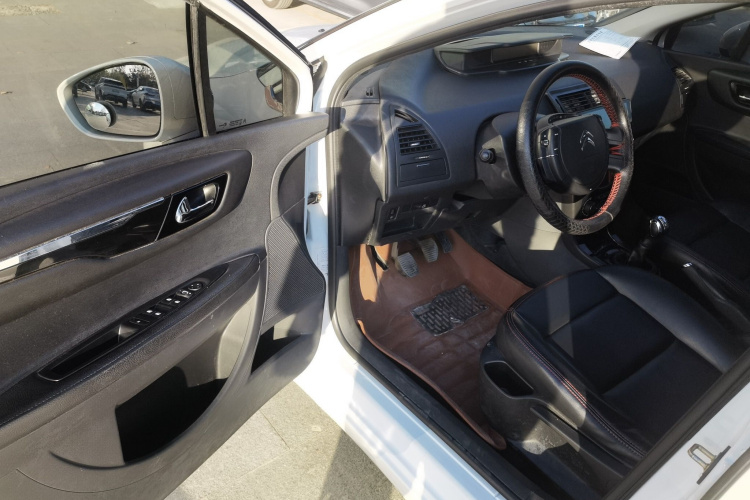 雪铁龙 世嘉 2016款 经典 三厢 1.6L 手动品尚型中控内饰20